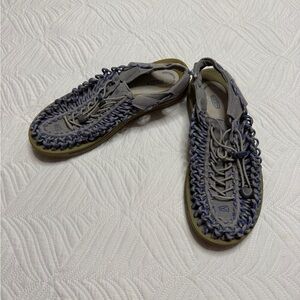 Keen Men’s Blue Woven Sandals. Size 10.5